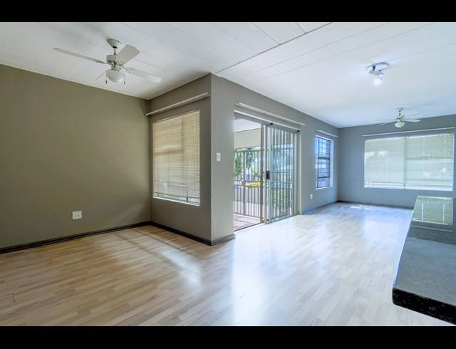 2 BEDROOM TOWNHOUSE FOR SALE IN ROODEKRANS